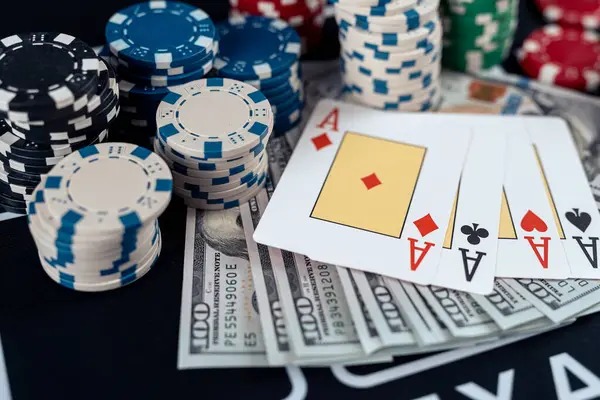 Free spin feature triggers on scatter symbols Free spin bonus round in Bigger Bass Bonanza